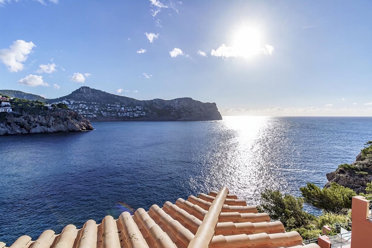Beachfront flat in Andratx — Sea view