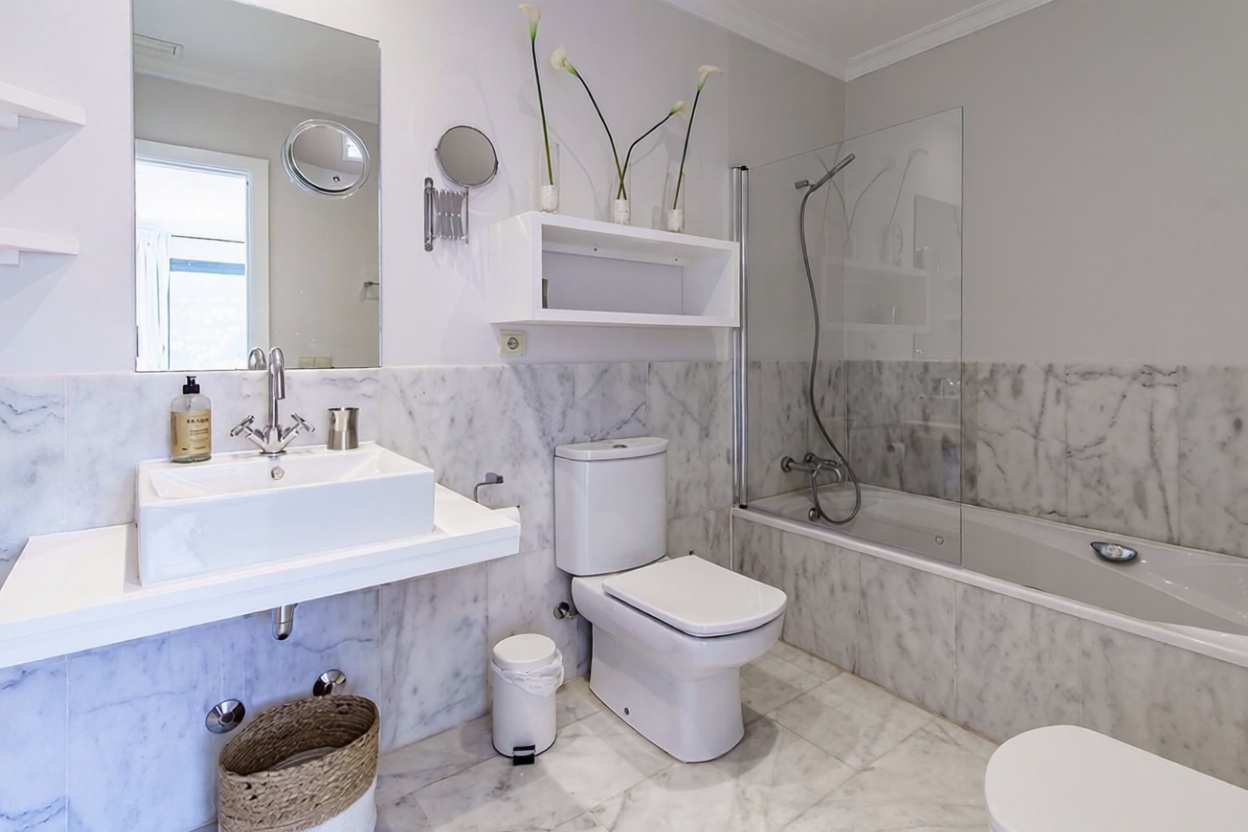 Beachfront flat in Andratx — Bathroom