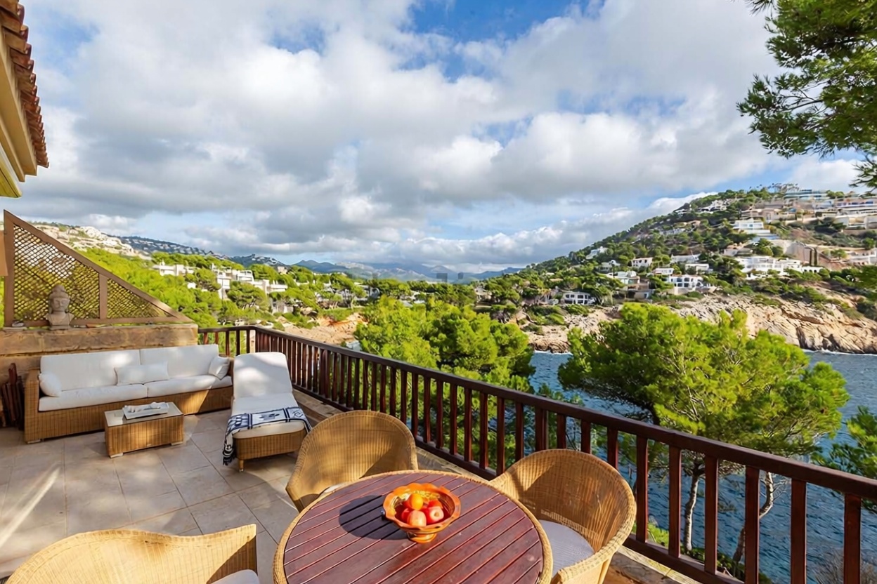Chalet mit direkter Strandzugang in Andratx — Meerterrasse
