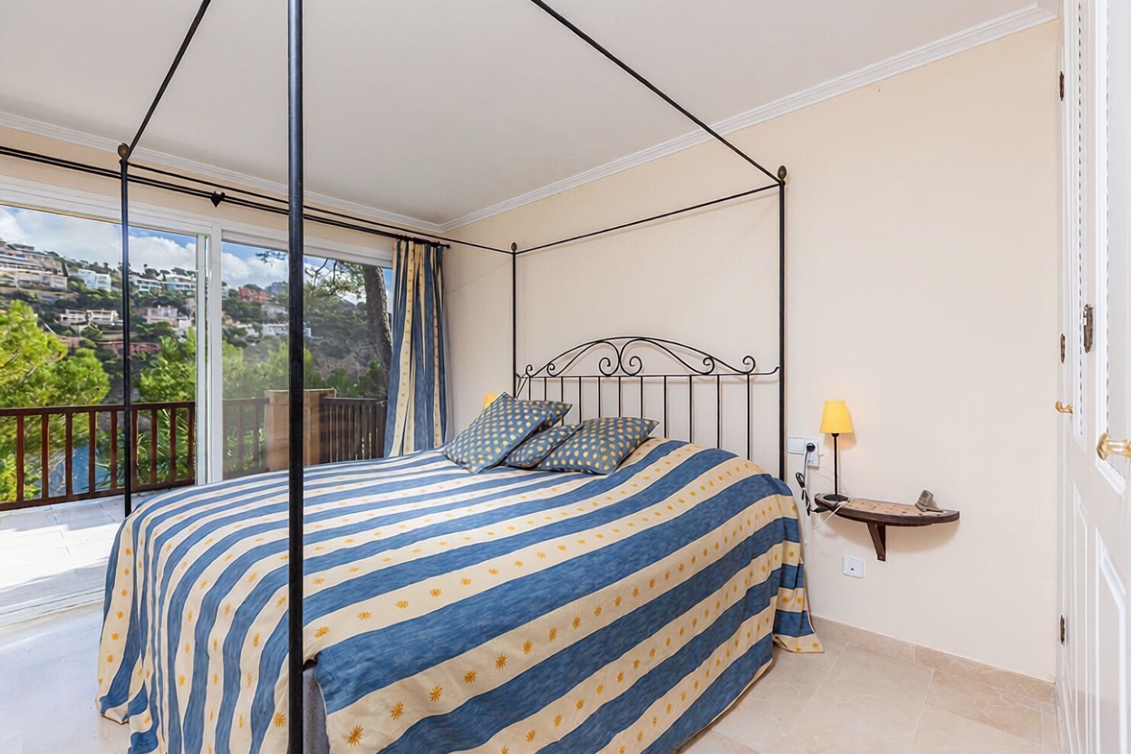 Chalet mit direkter Strandzugang in Andratx — Schlafzimmer