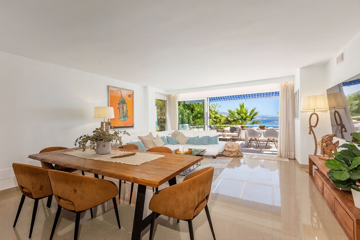 Beachfront duplex in Calvià — Living room