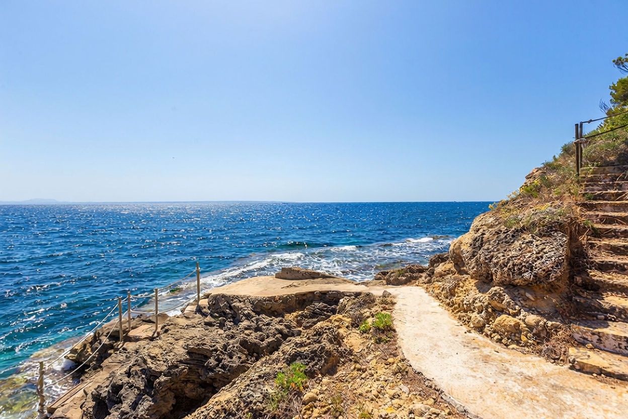 Beachfront duplex in Calvià — Sea view