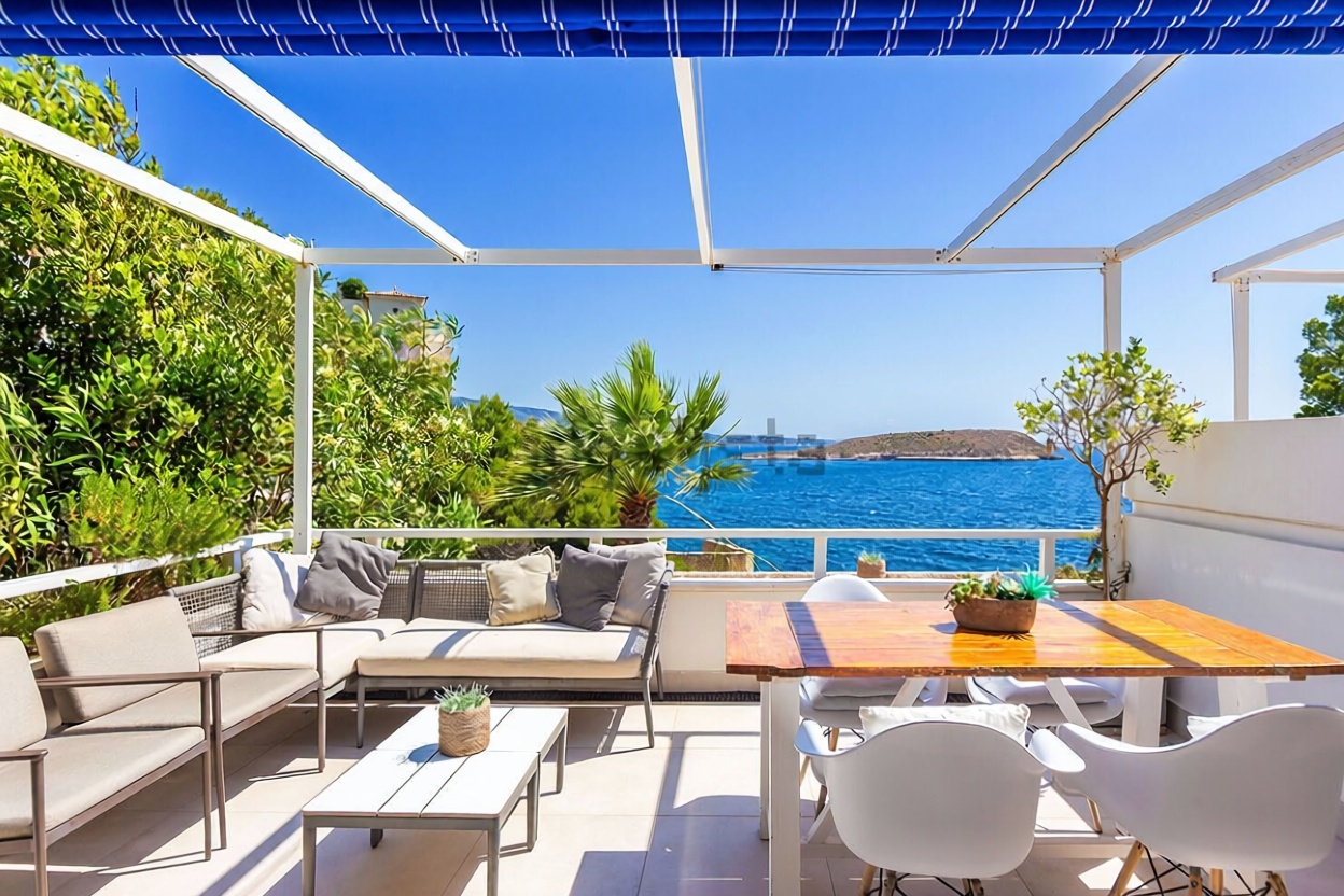 Beachfront duplex in Calvià