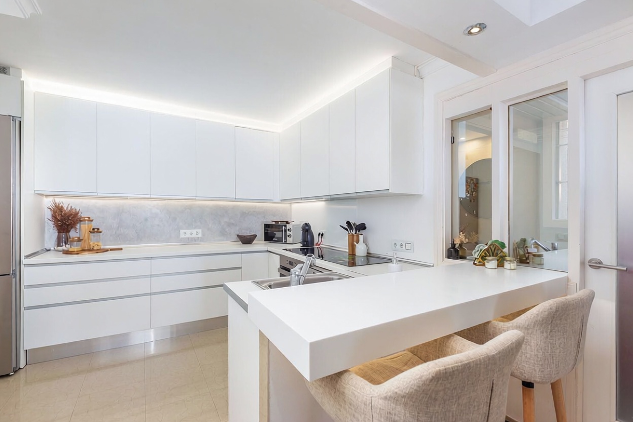 Beachfront duplex in Calvià — Kitchen