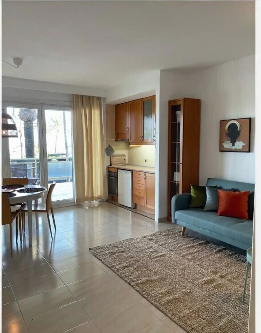 Beachfront flat in Palma de Mallorca — Living room