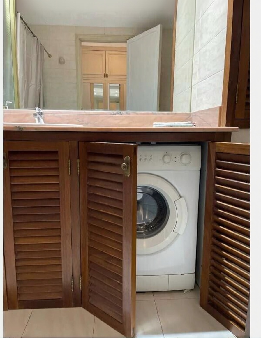 Beachfront flat in Palma de Mallorca — Bathroom