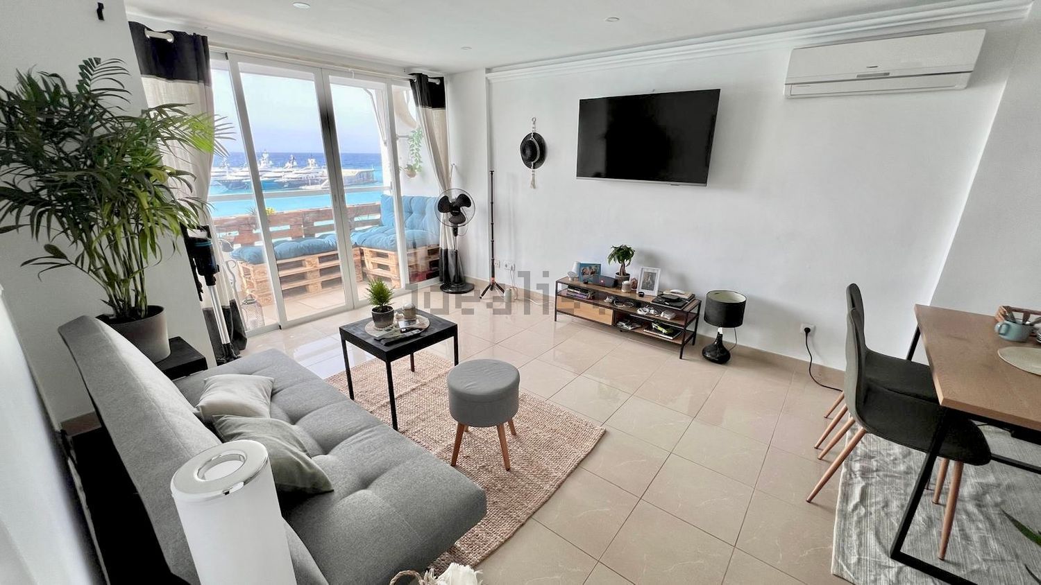 Piso en primera línea de playa en Calvià — Salón