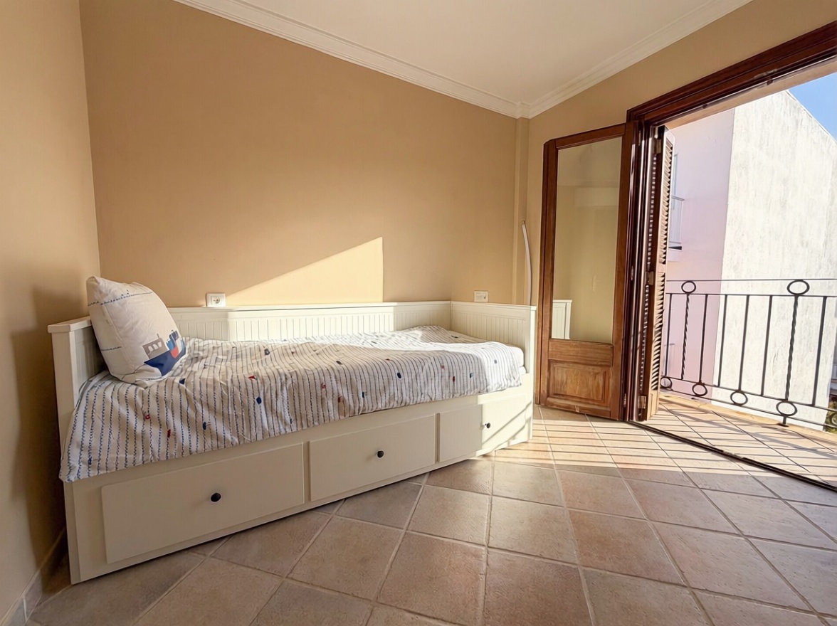 Beachfront flat in Capdepera — Bedroom