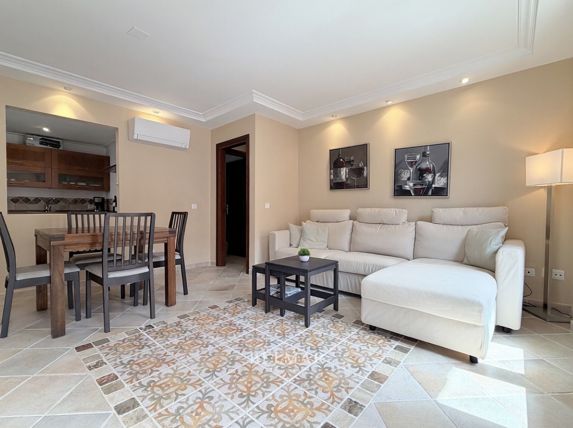 Beachfront flat in Capdepera — Living room