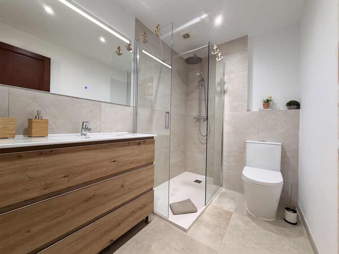 Beachfront flat in Capdepera — Bathroom