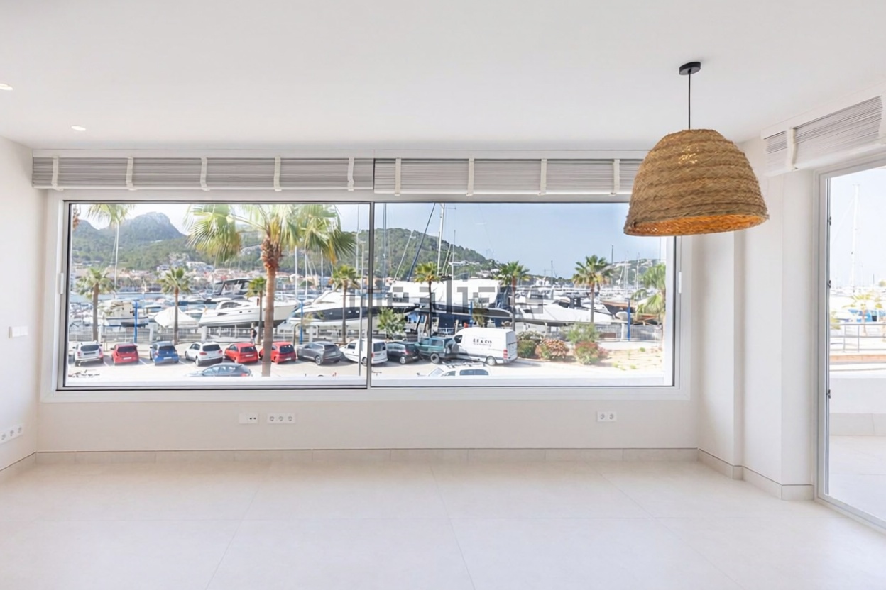 Beachfront flat in Andratx — Bedroom