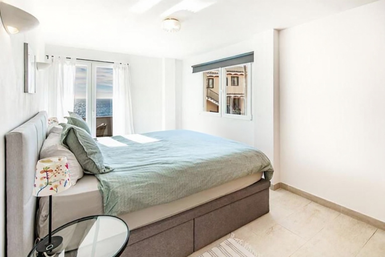 Beachfront flat in Calvià — Bedroom