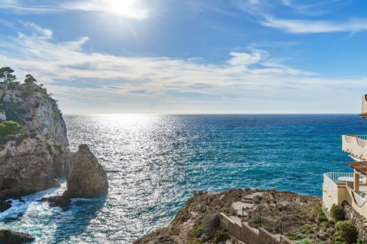Beachfront flat in Calvià — Sea view