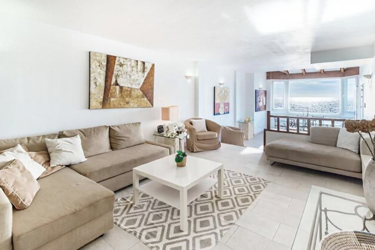 Beachfront flat in Calvià — Living room