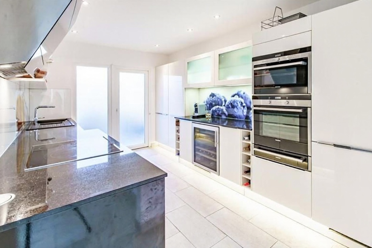 Beachfront flat in Calvià — Kitchen
