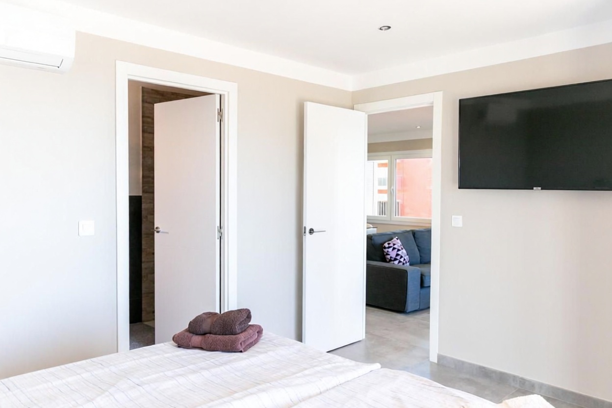 Beachfront flat in Palma de Mallorca — Bedroom