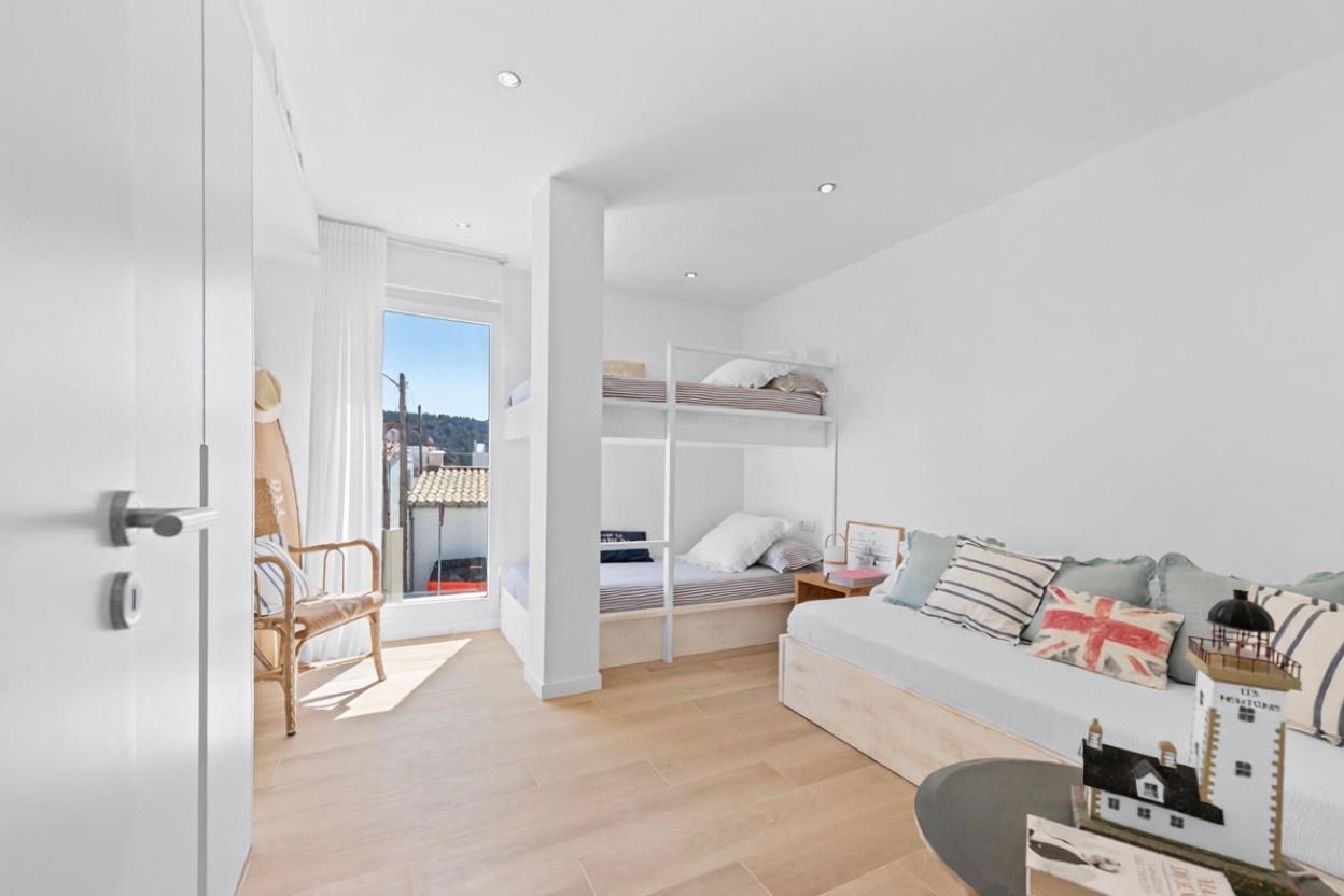 Beachfront flat in Andratx — Bedroom