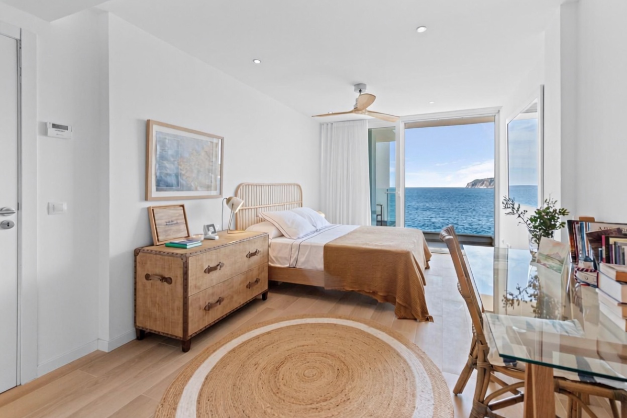 Beachfront flat in Andratx — Bedroom