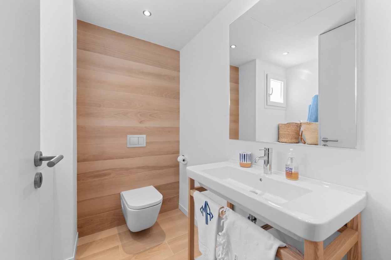 Beachfront flat in Andratx — Bathroom