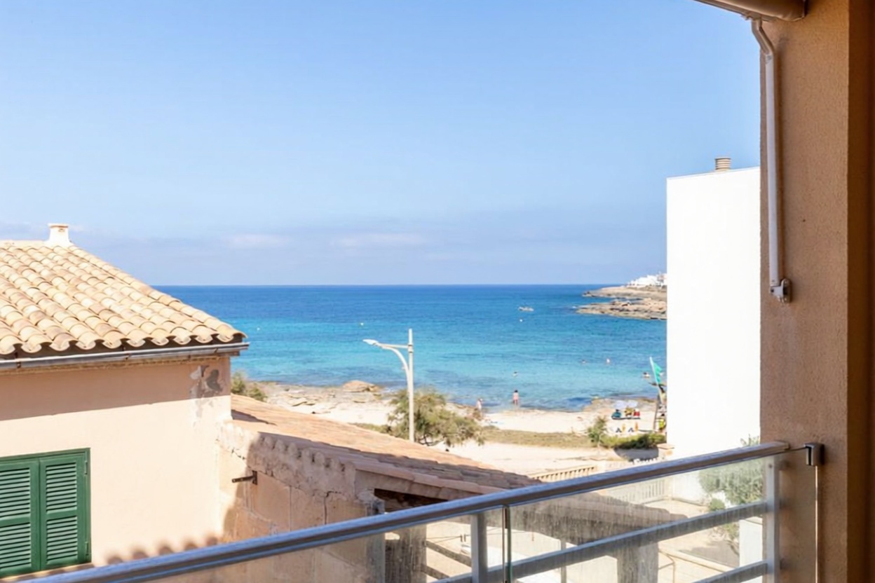 Beachfront flat in Ses Salines