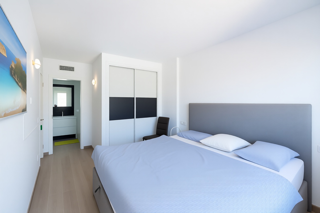 Beachfront flat in Ses Salines — Bathroom