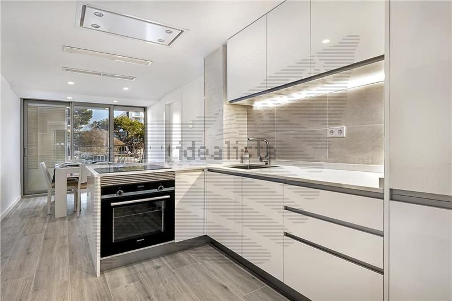 Apartamento em primeira linha de praia em Palma de Mallorca — Cozinha