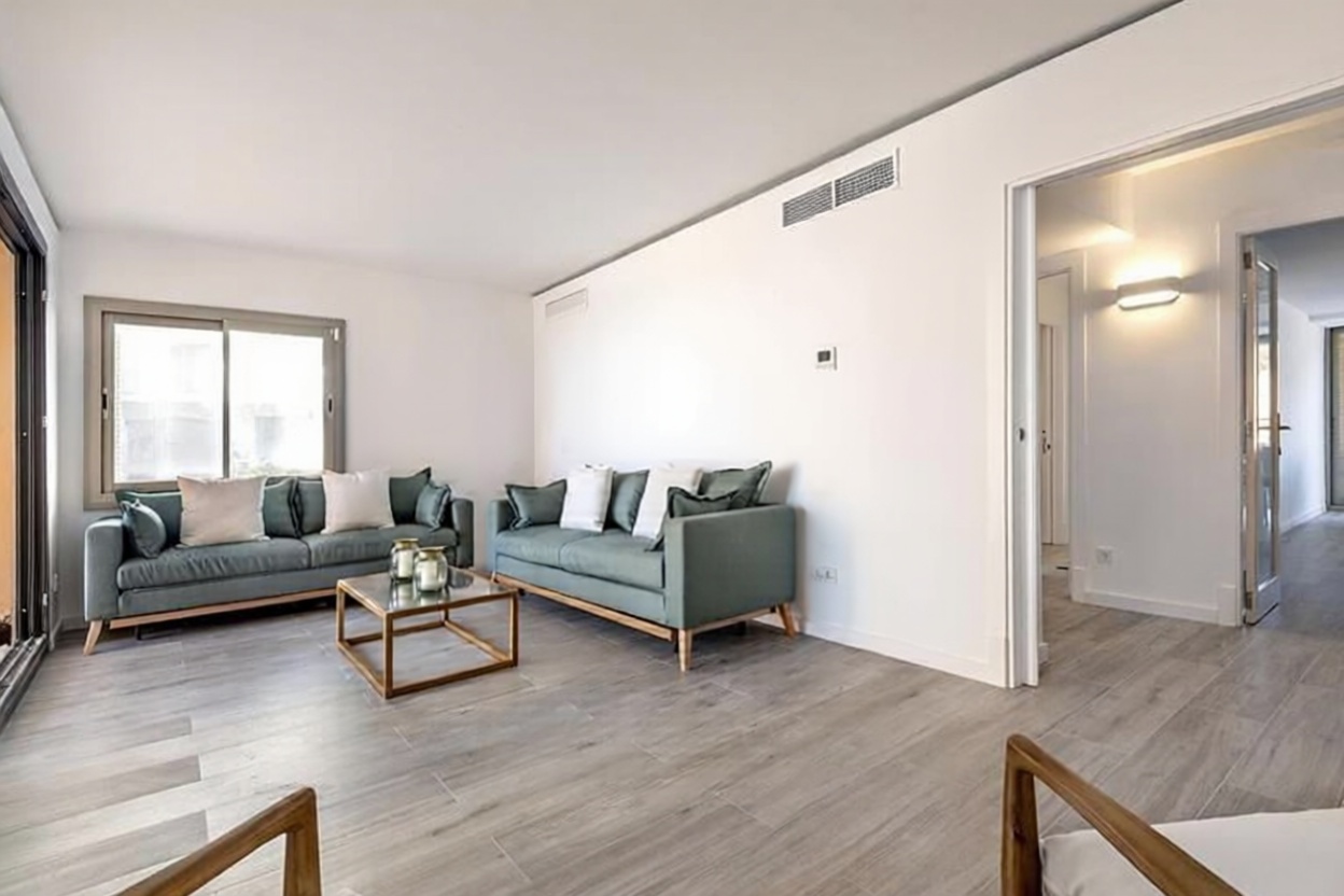 Beachfront flat in Palma de Mallorca — Living room