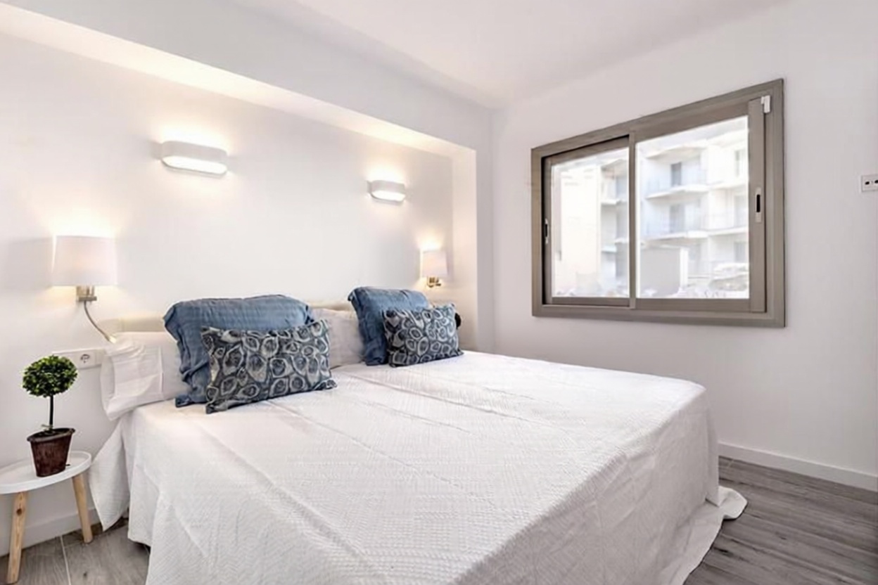 Beachfront flat in Palma de Mallorca — Bedroom