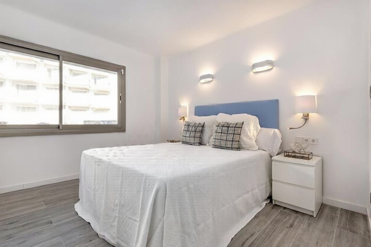 Beachfront flat in Palma de Mallorca — Bedroom