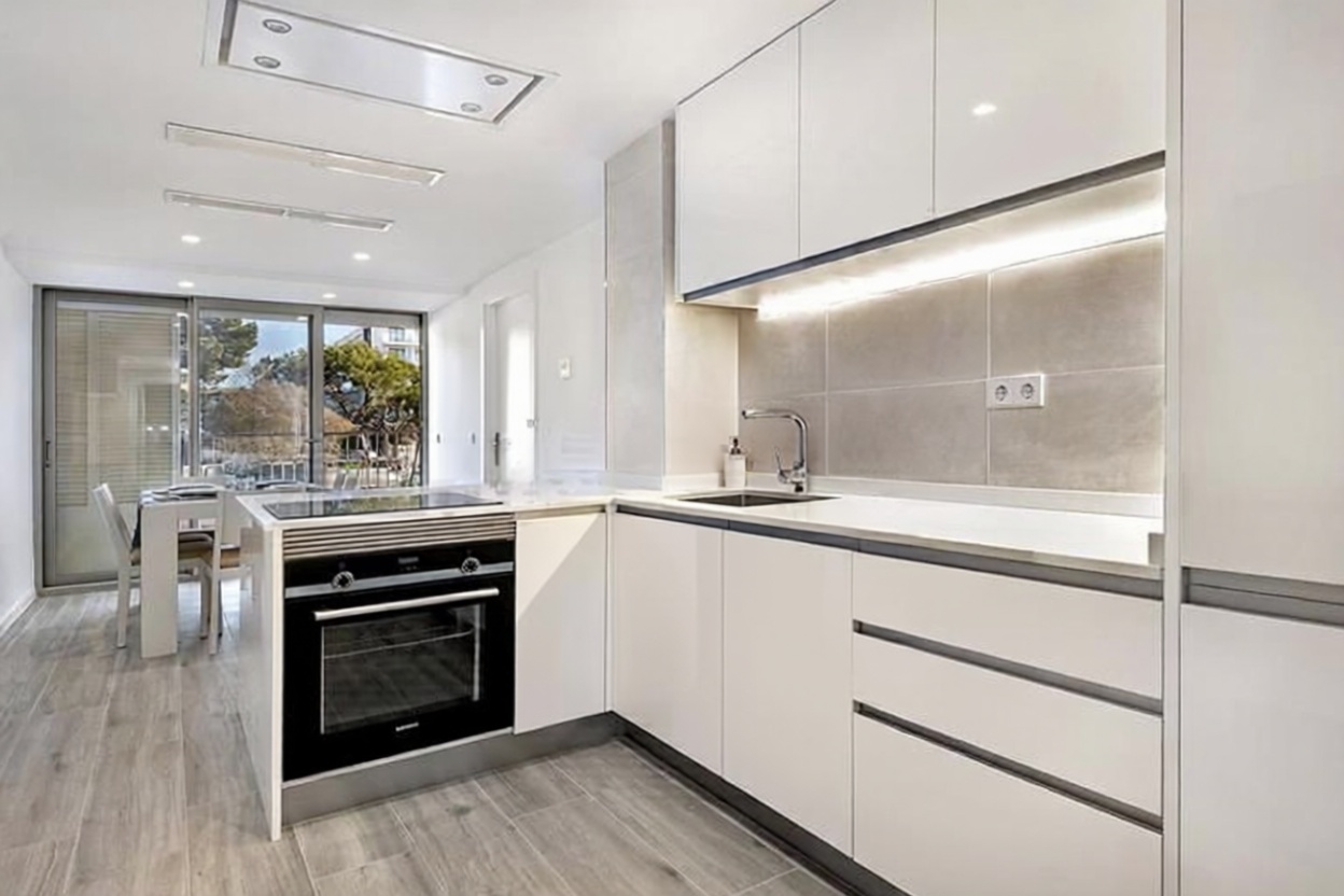 Beachfront flat in Palma de Mallorca — Kitchen