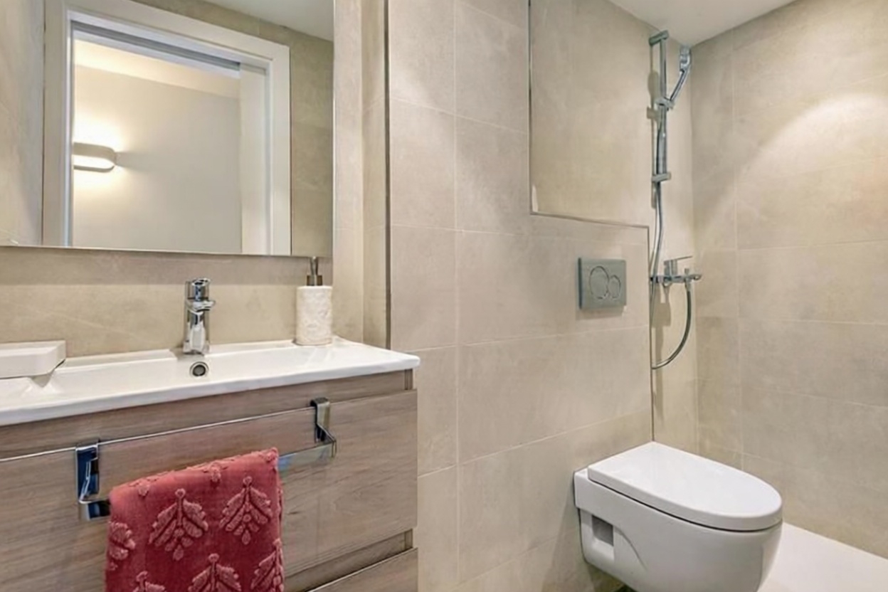 Beachfront flat in Palma de Mallorca — Bathroom