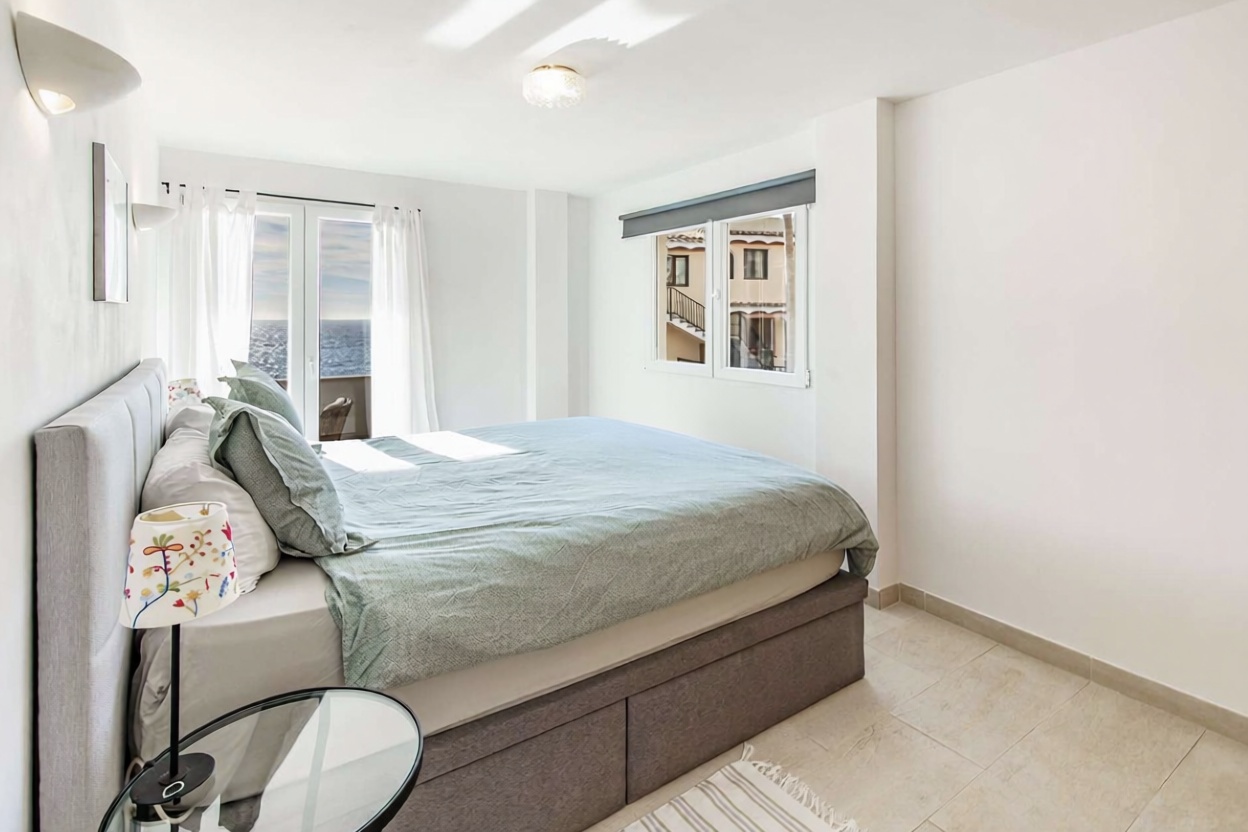 Beachfront flat in Calvià — Bedroom