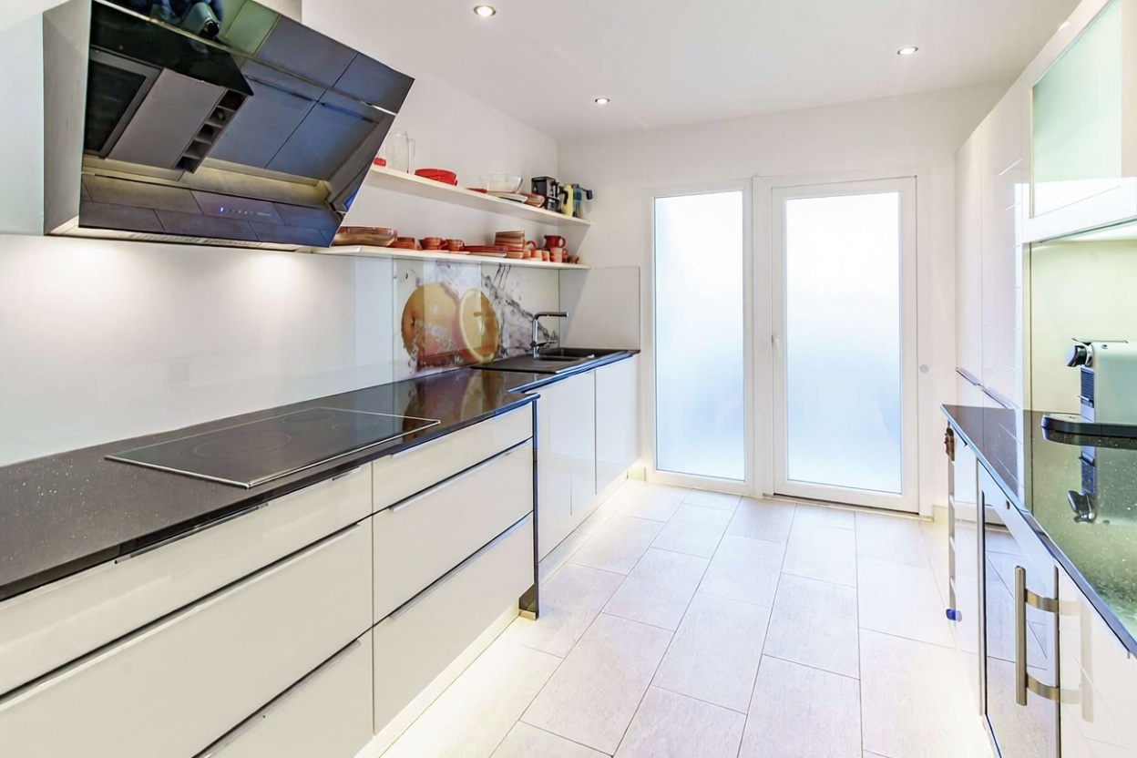 Beachfront flat in Calvià — Kitchen