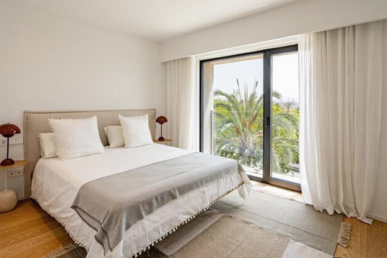 Beachfront flat in Palma de Mallorca — Bedroom