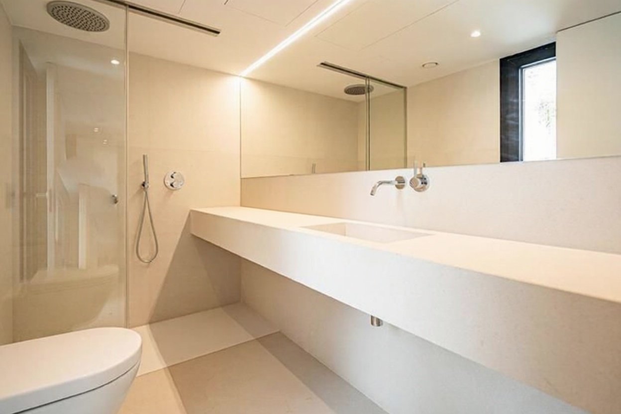 Beachfront flat in Palma de Mallorca — Bathroom