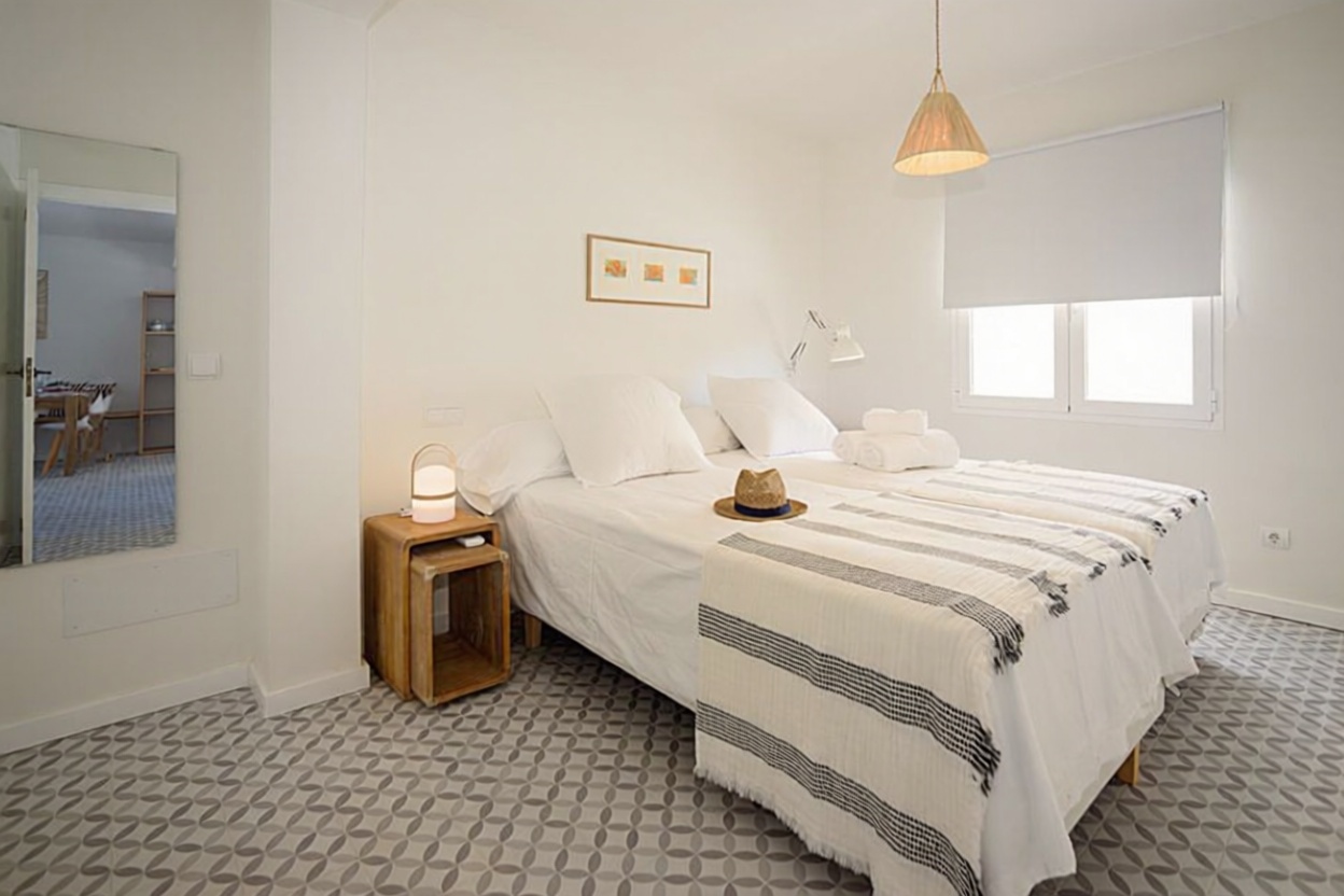 Beachfront flat in Ses Salines — Bathroom