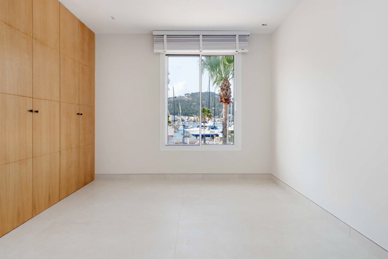 Beachfront flat in Andratx — Bedroom