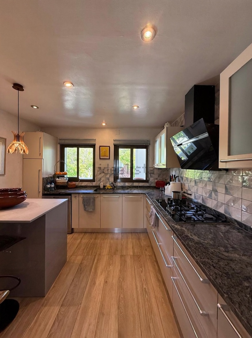 Appartement en attique en première ligne de mer à Calvià — Cuisine