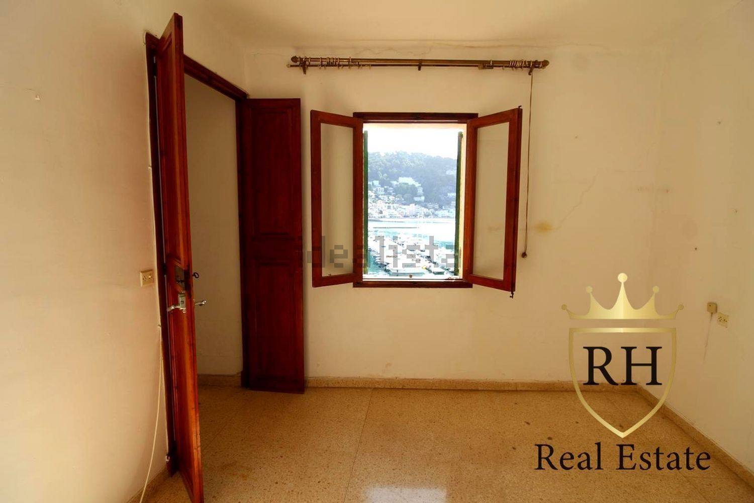 Flat for sale frontline beach in Soller