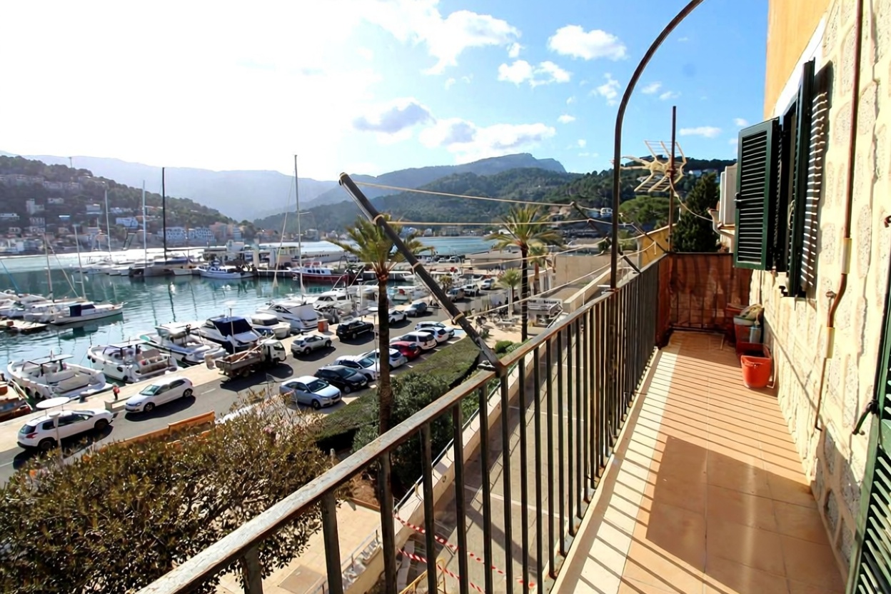 Beachfront flat in Soller