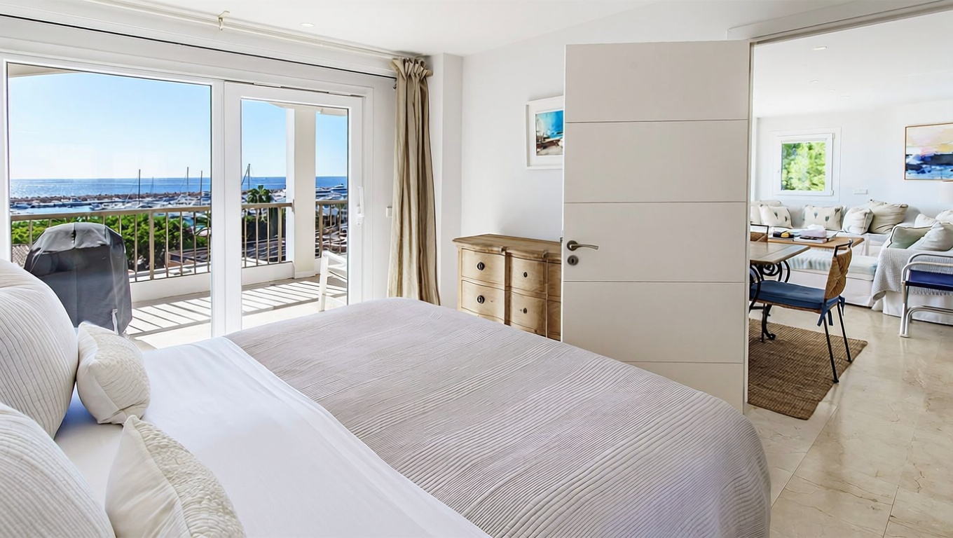 Beachfront flat in Calvià — Bedroom