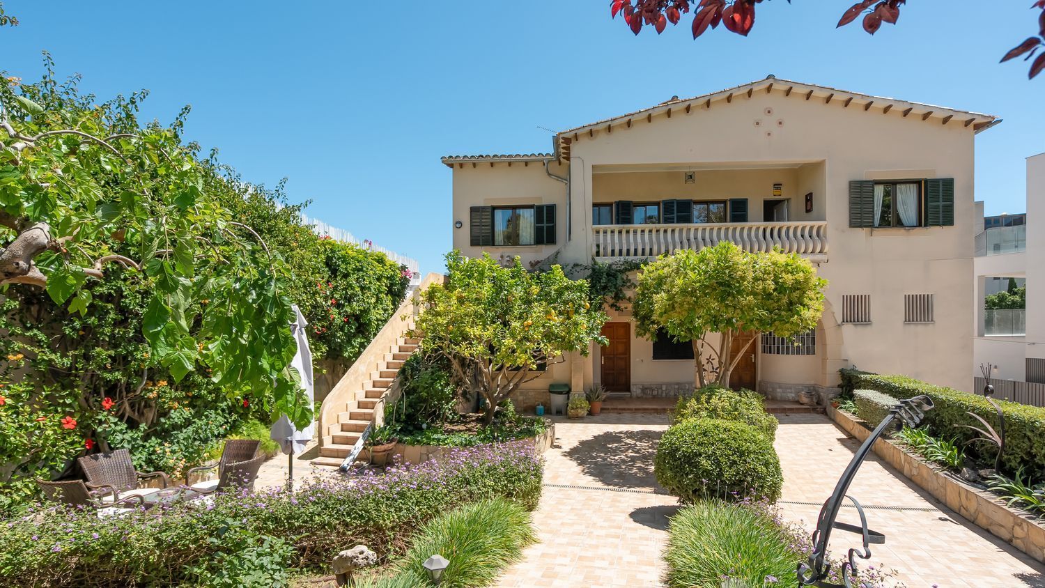 Beachfront flat in Calvià — Sea view