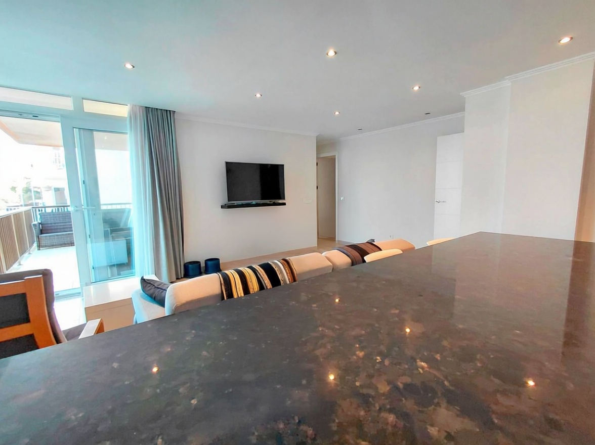 Beachfront flat in Calvià — Living room
