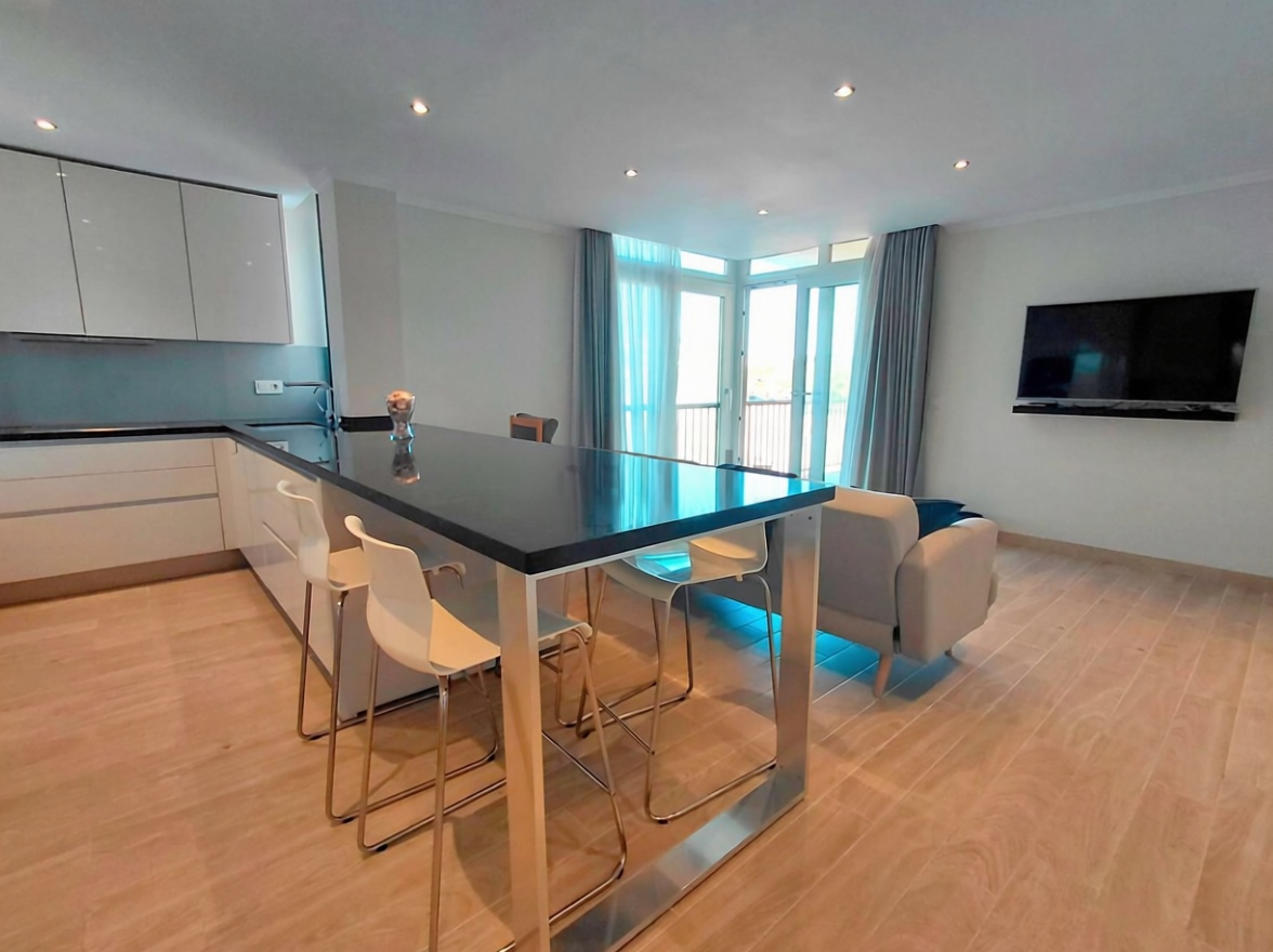 Beachfront flat in Calvià — Living room
