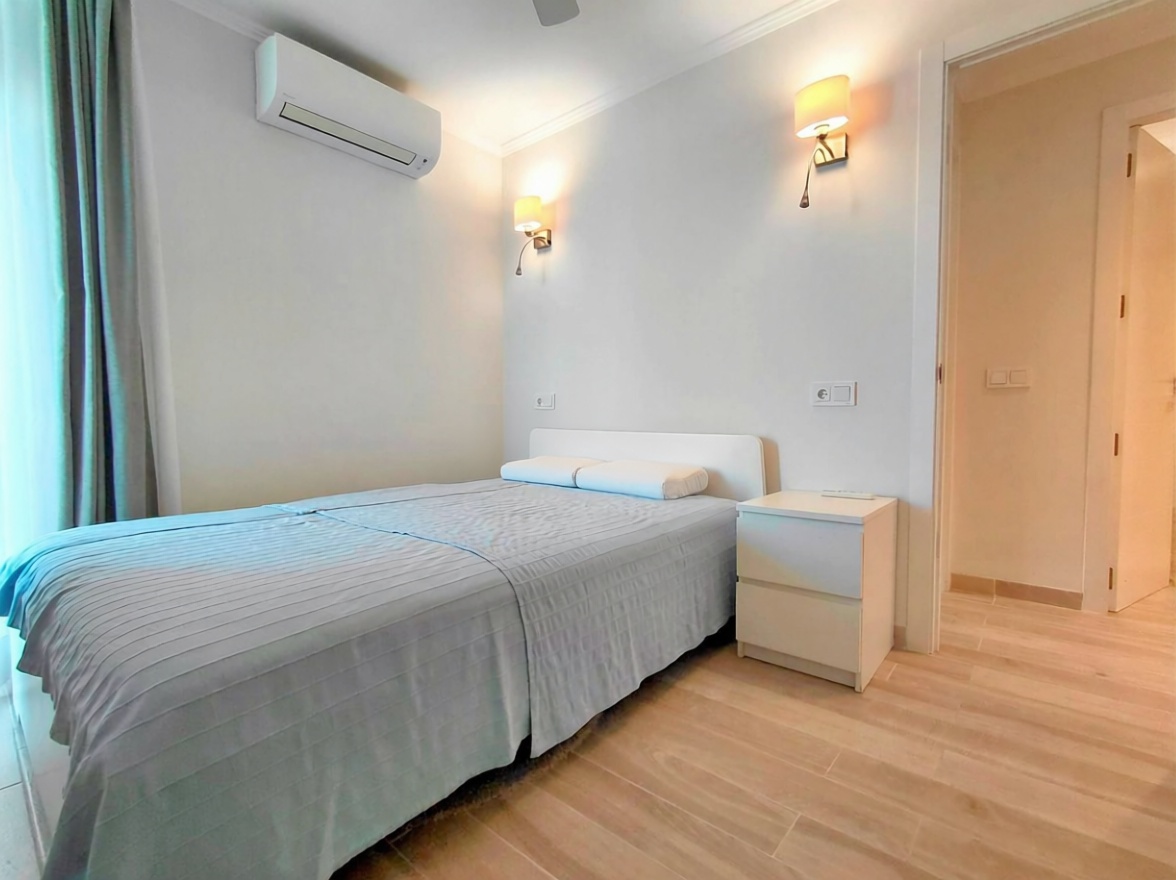 Beachfront flat in Calvià — Bedroom