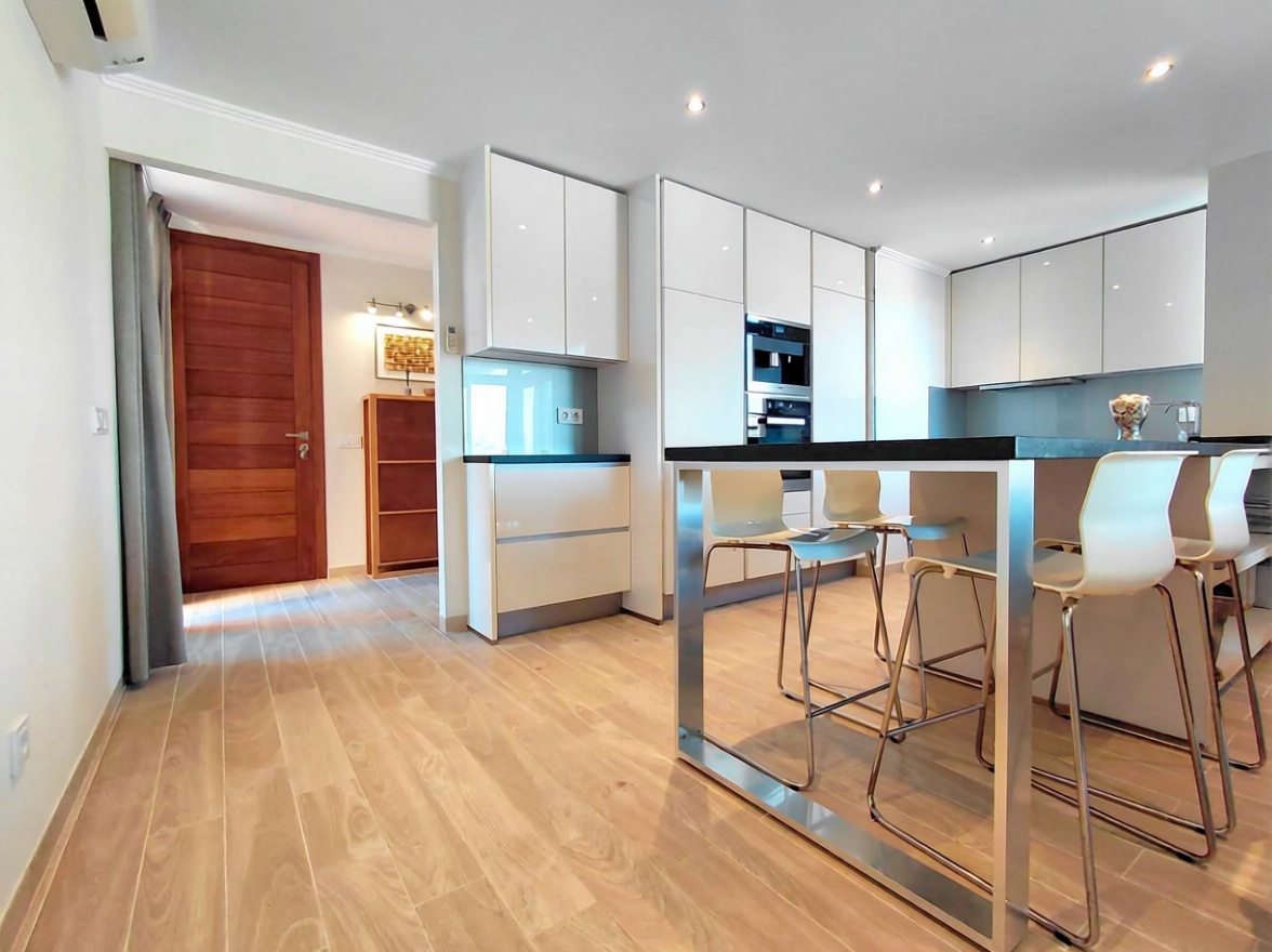 Beachfront flat in Calvià — Kitchen