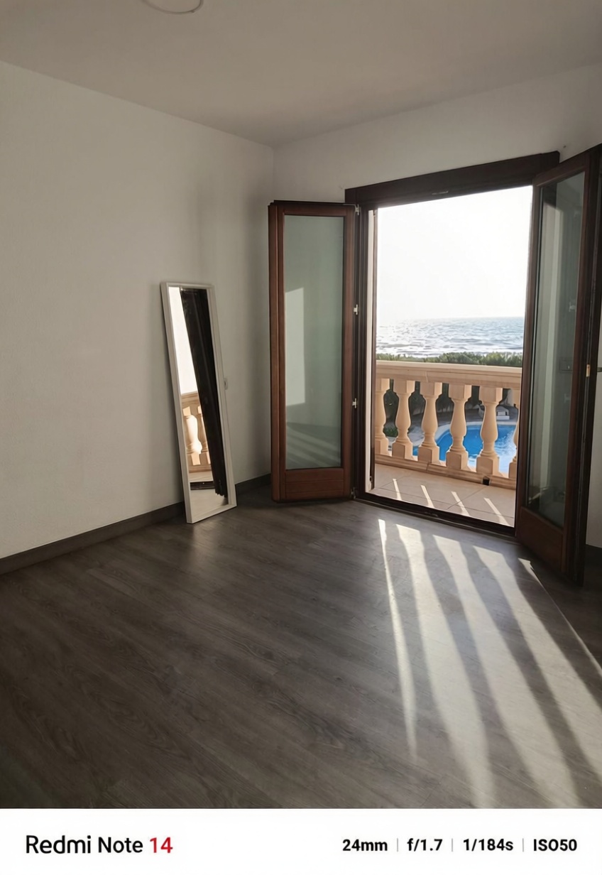 Beachfront flat in Palma de Mallorca — Bedroom