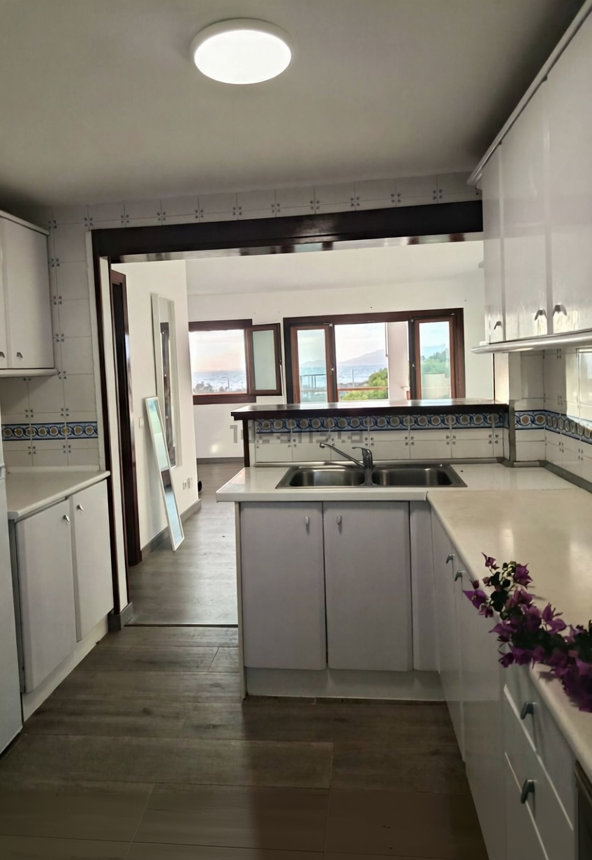 Beachfront flat in Palma de Mallorca — Kitchen