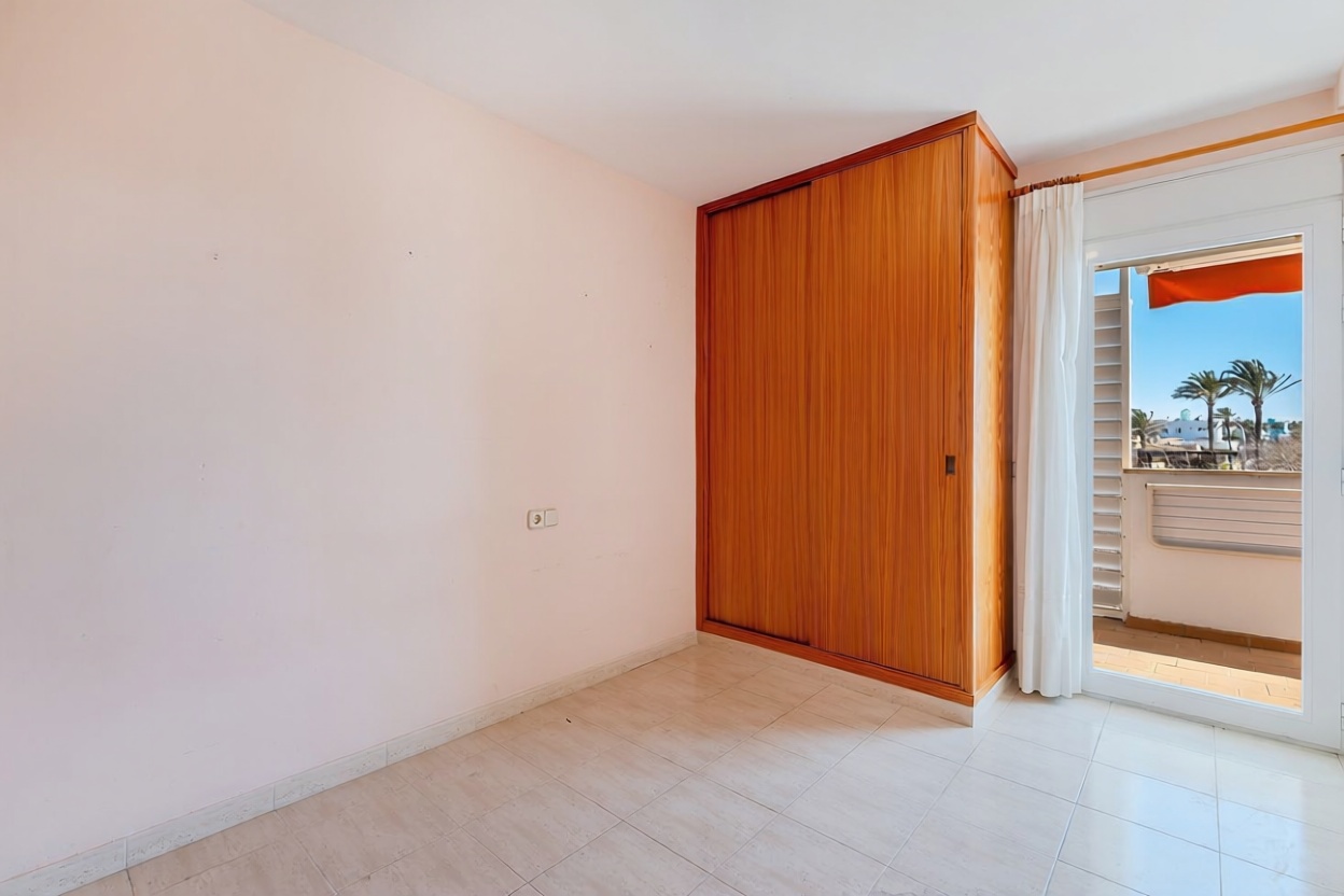 Beachfront flat in Palma de Mallorca — Bedroom
