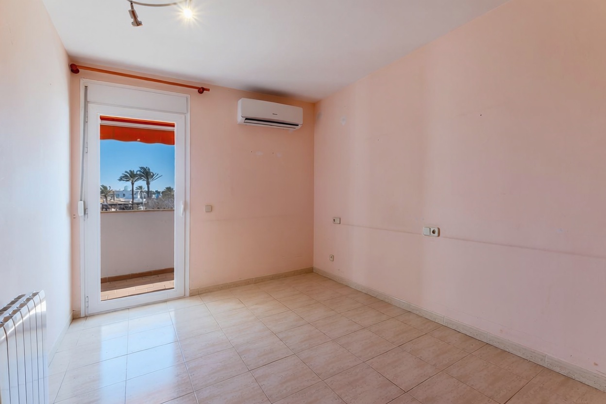 Beachfront flat in Palma de Mallorca — Bedroom